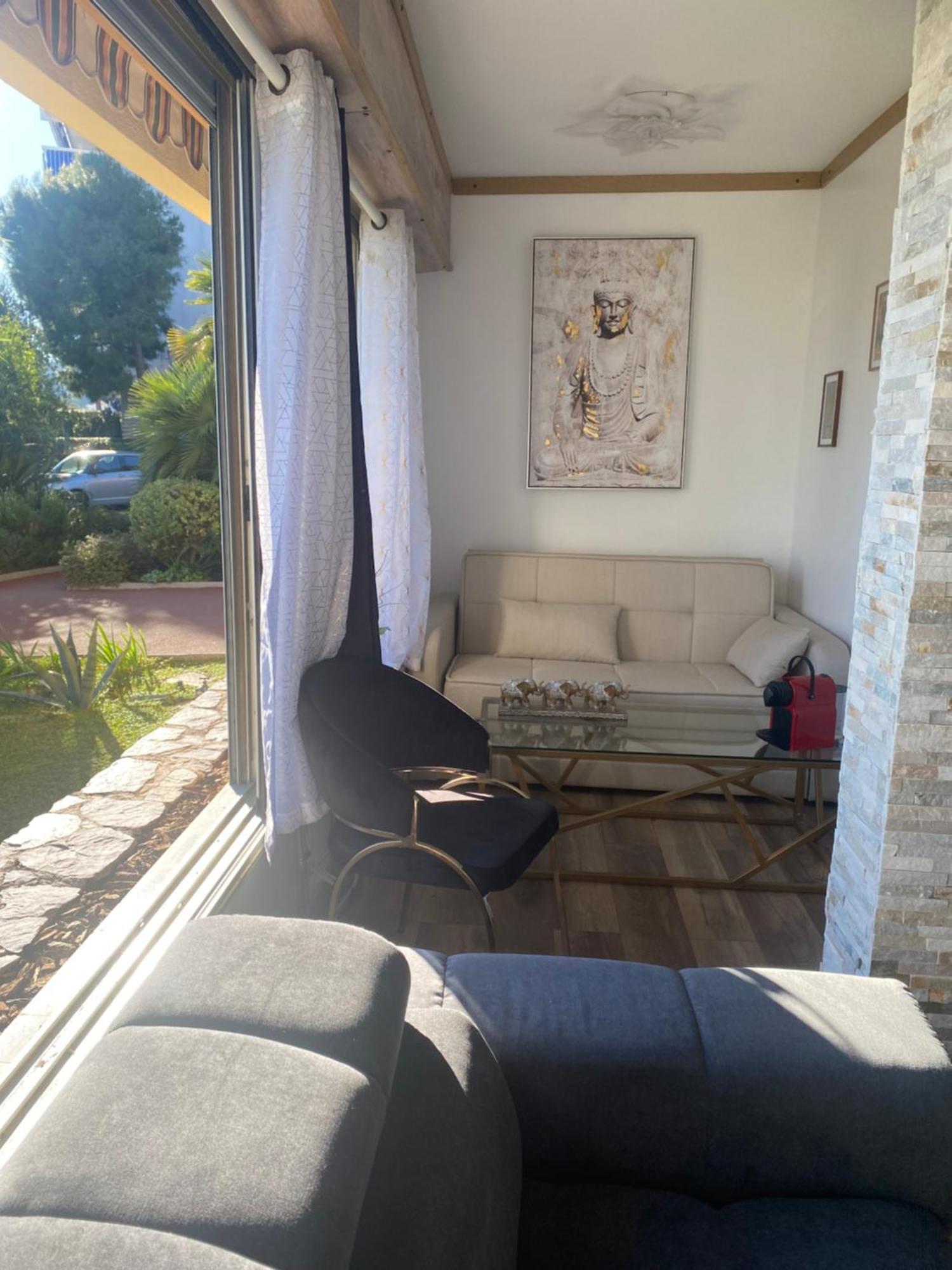 Confortable, Petite Vue Et Piscine Apartment